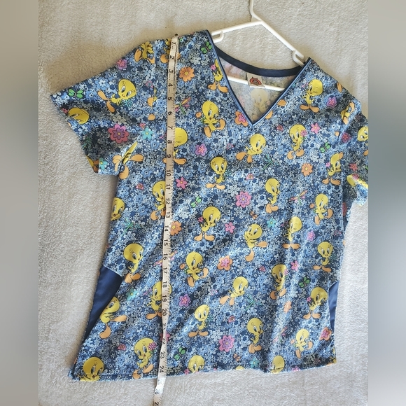 Looney Tunes Scrub Top Tweety Bird Blue Size Appx. Medium Pediatric School Nurse - Picture 6 of 7